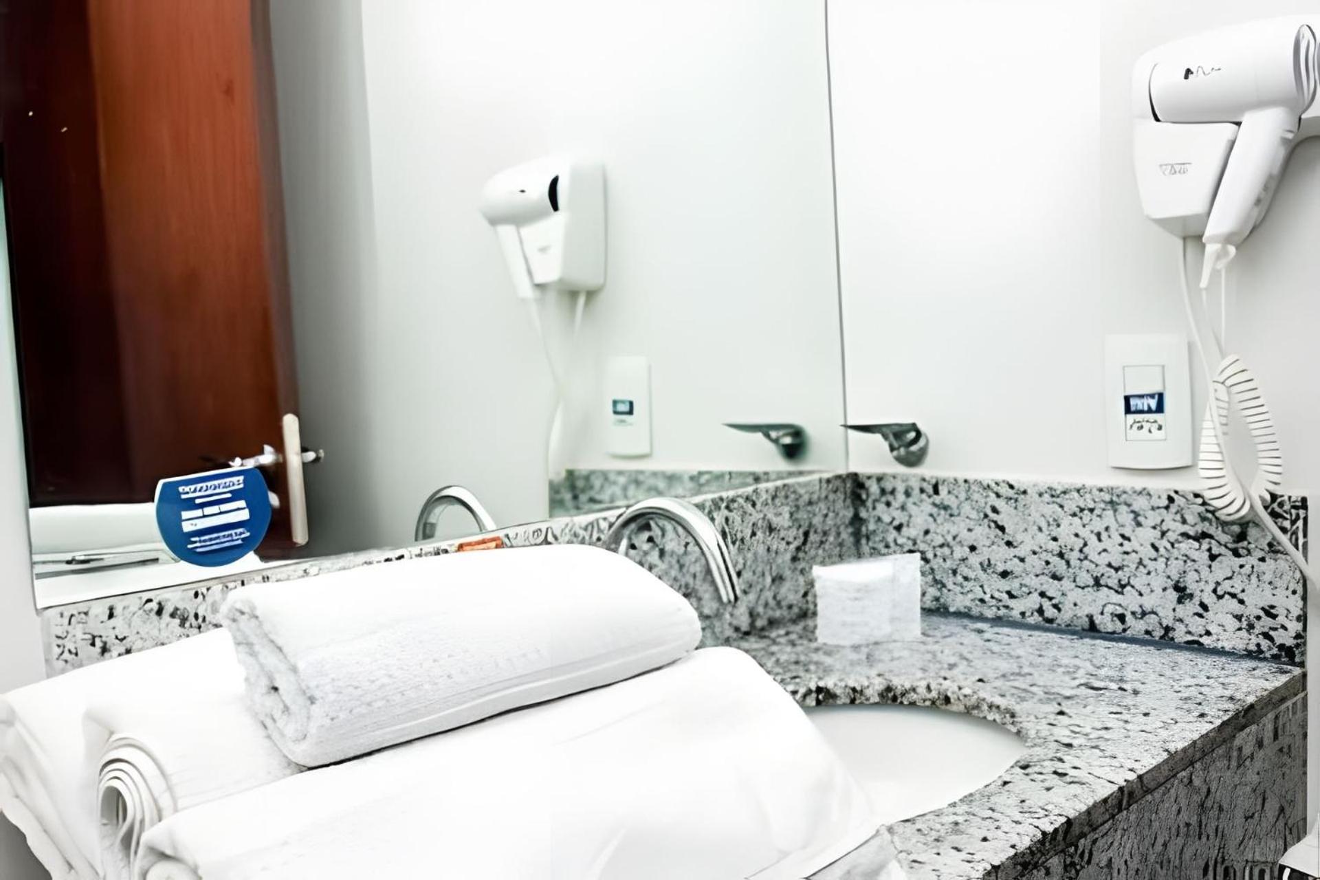 Flat Vpm - Cozinha, Varanda, Ar Cond, Estacionamento, Cama Queen, Vista Incrivel, 400mb Wi-fi, Tv Smart, Servicos De Streaming, Ducha Forte, Proximo A Barra Da Tijuca E Recreio, 10min De Carro Da Apartment *
