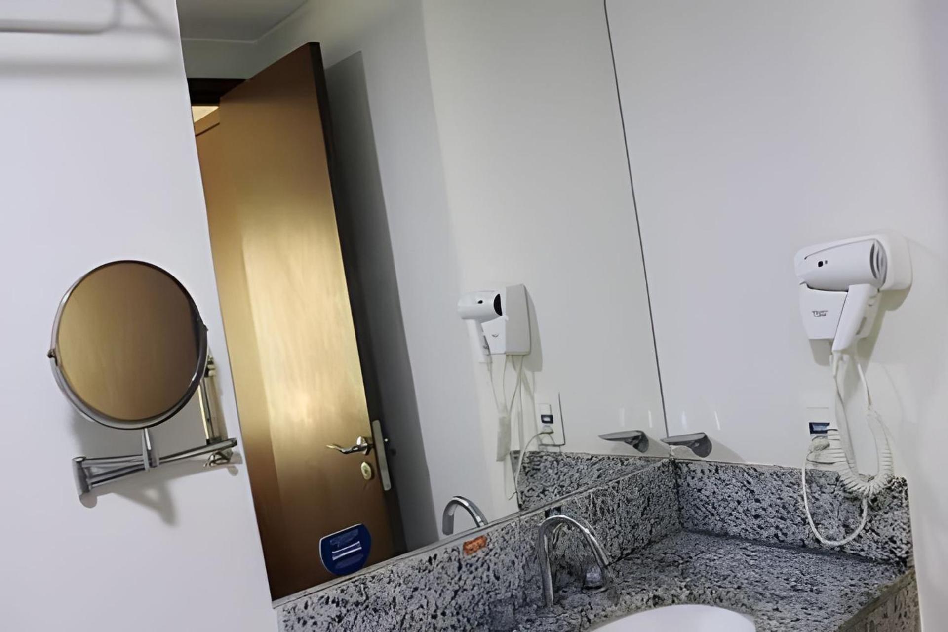 Apartment Flat Vpm - Cozinha, Varanda, Ar Cond, Estacionamento, Cama Queen, Vista Incrivel, 400mb Wi-fi, Tv Smart, Servicos De Streaming, Ducha Forte, Proximo A Barra Da Tijuca E Recreio, 10min De Carro Da Rio de Janeiro