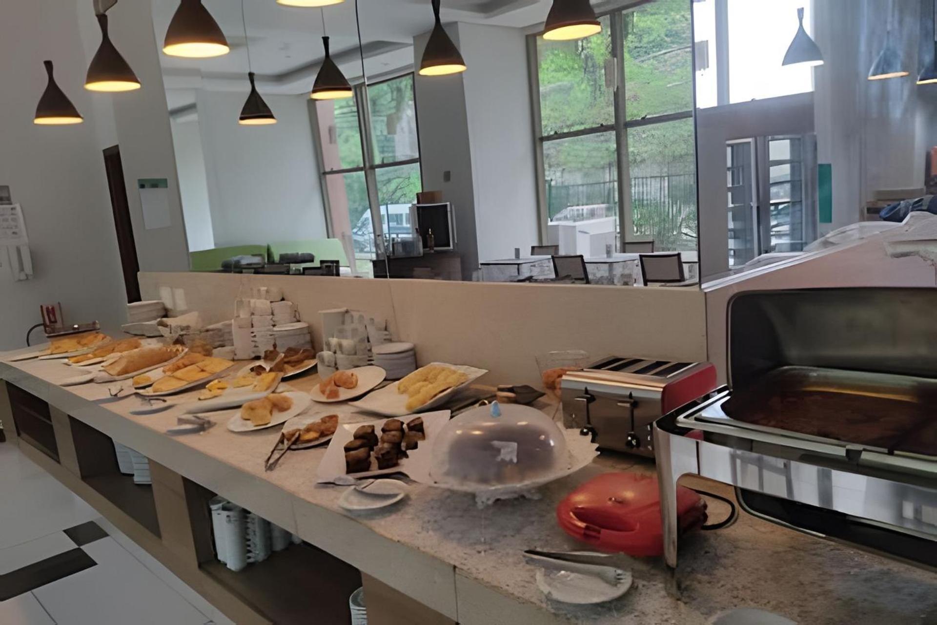 Apartment Flat Vpm - Cozinha, Varanda, Ar Cond, Estacionamento, Cama Queen, Vista Incrivel, 400mb Wi-fi, Tv Smart, Servicos De Streaming, Ducha Forte, Proximo A Barra Da Tijuca E Recreio, 10min De Carro Da Rio de Janeiro